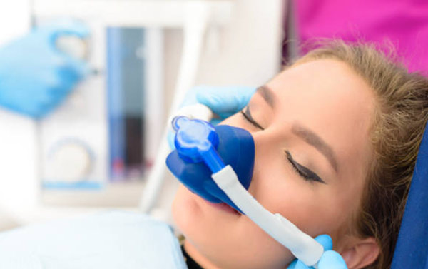 L’uso dell’anestesia durante la chirurgia di implantologia dentale